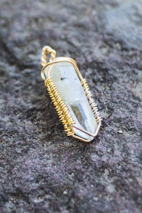 Quartz crystal pendant